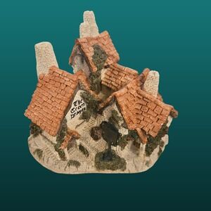 David Winter Green Dragon Pub 1983 Miniature Cottage Figurine Great Britain